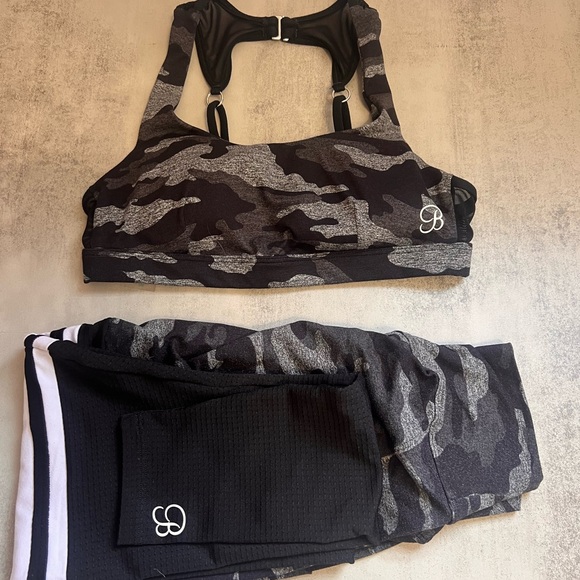 Black cameo bombshell small scrunch bum - Picture 6 of 7